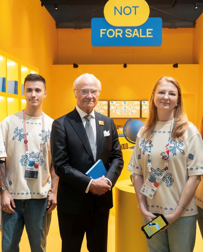 Oleksandr with King Carl XVI Gustaf of Sweden